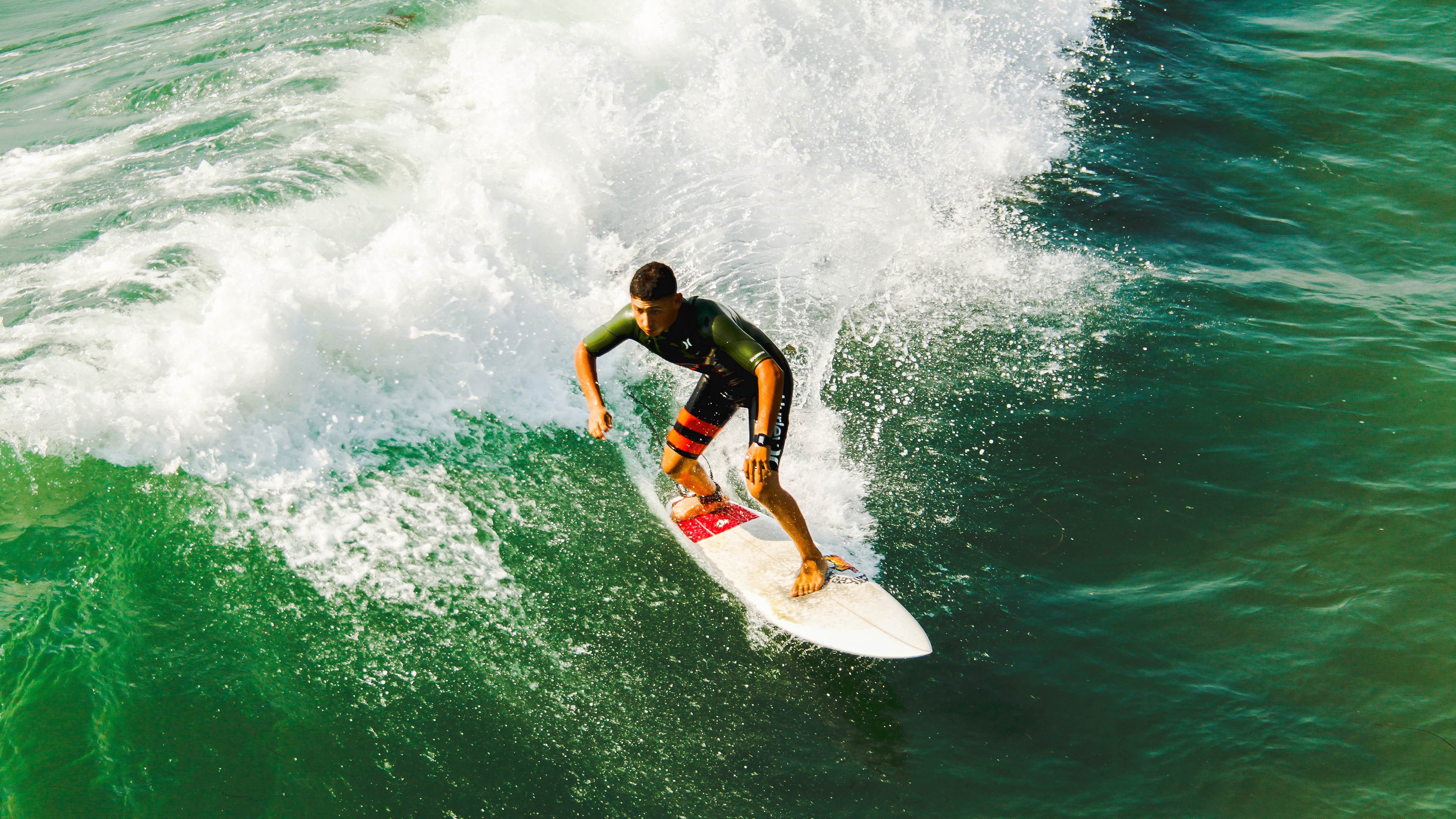 “青少年足球明星巡回演讲，传播体育精神”，青少年足球宣传文案