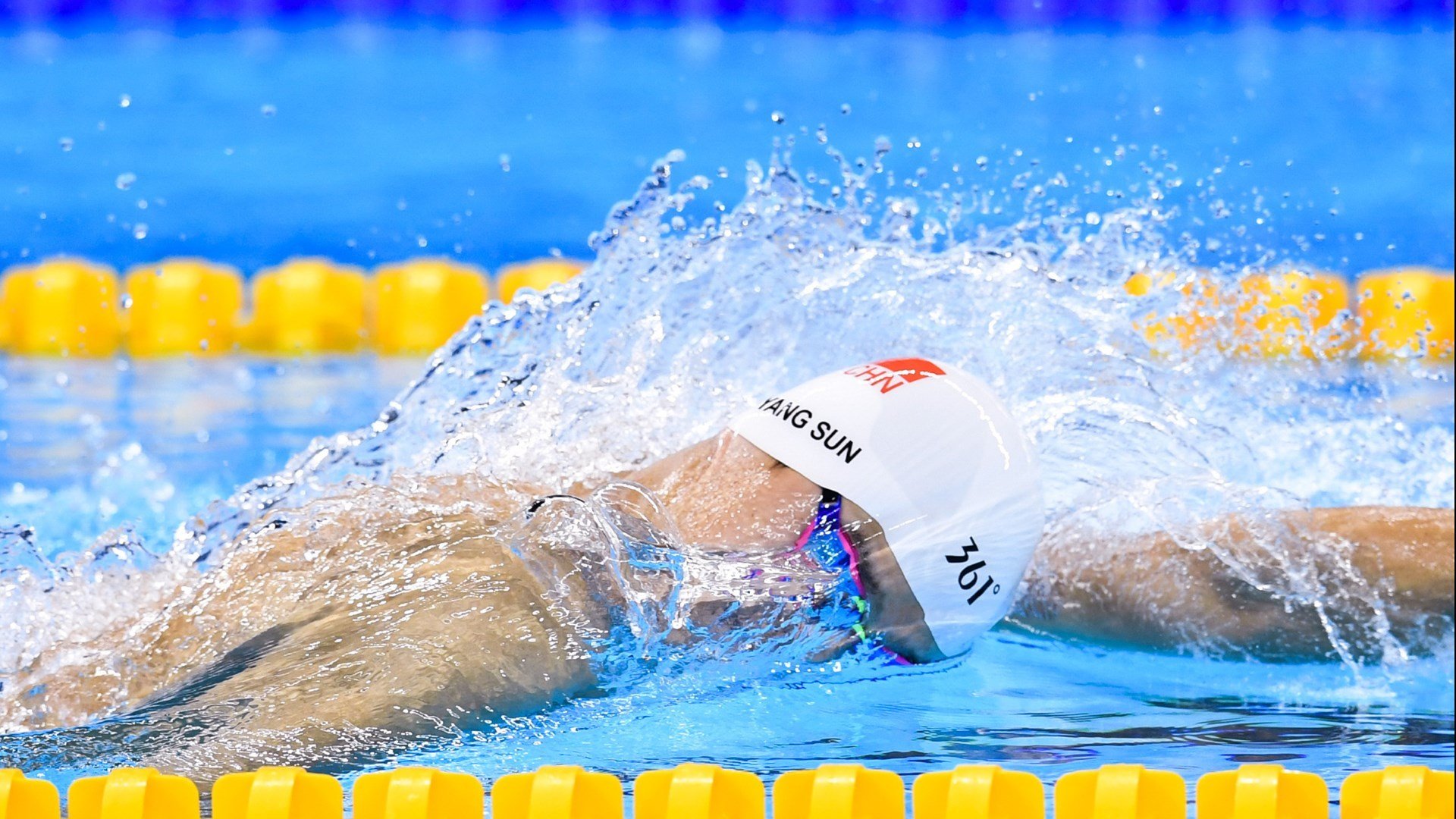 纳迪亚·巴托克莱蒂在女子10000米中获得银牌,纳迪亚 克莱尔